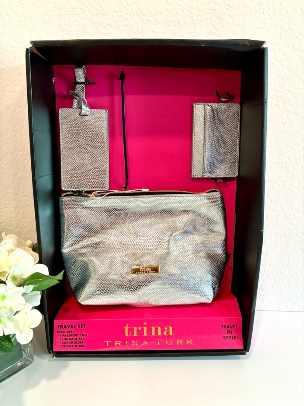 New in box NWOT Trina Turk travel accessory set